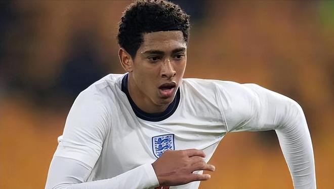 斯潘塞是NCAA长曲棍球历史助攻王，获得最高荣誉后改打篮球