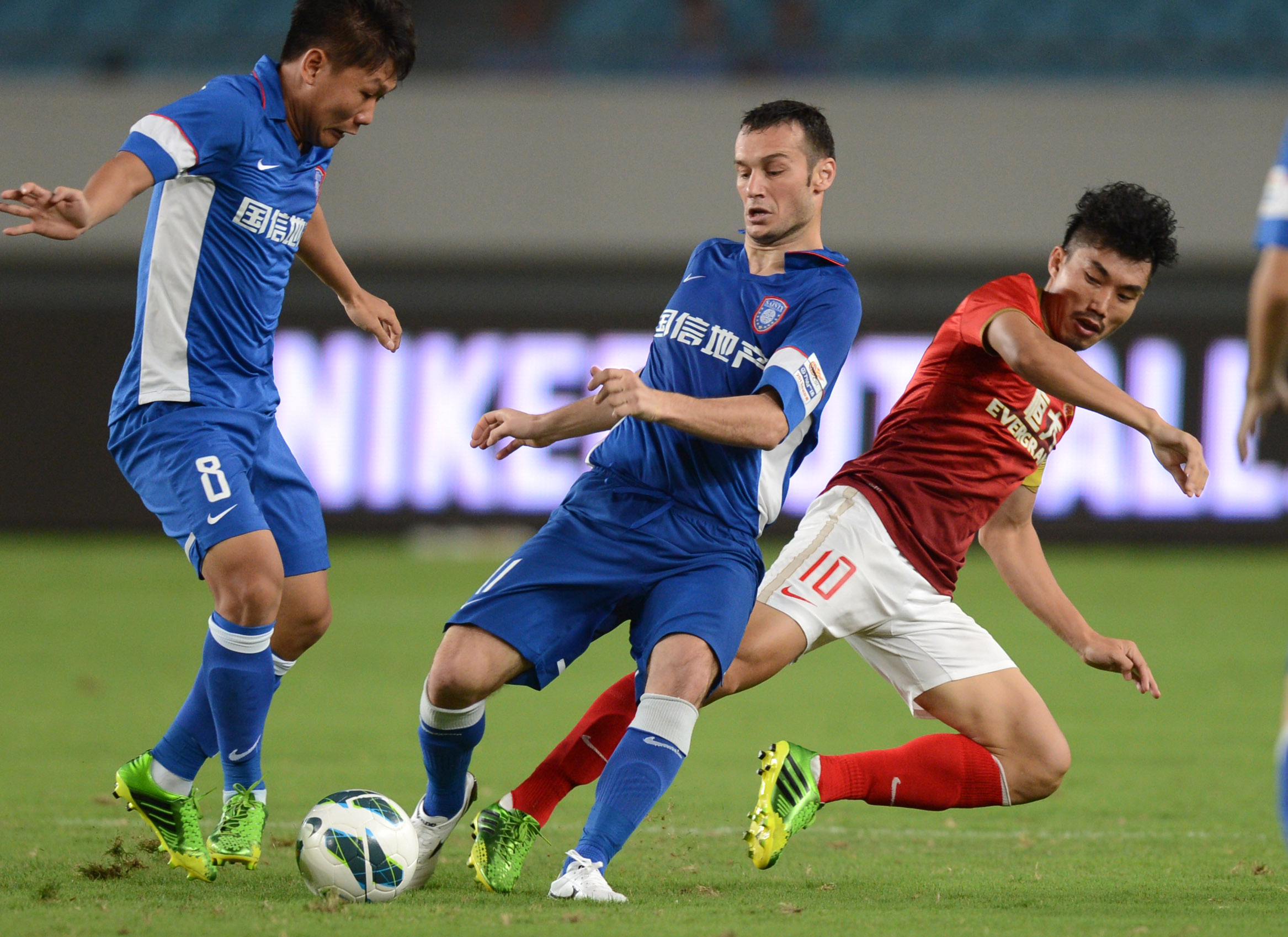 迪卡尼奥：国米仍是意甲综合实力最强；罗马买个好前锋能争冠（迪卡尼奥：国米综合实力仍居意甲之首；罗马若引进强力前锋也能冲冠）