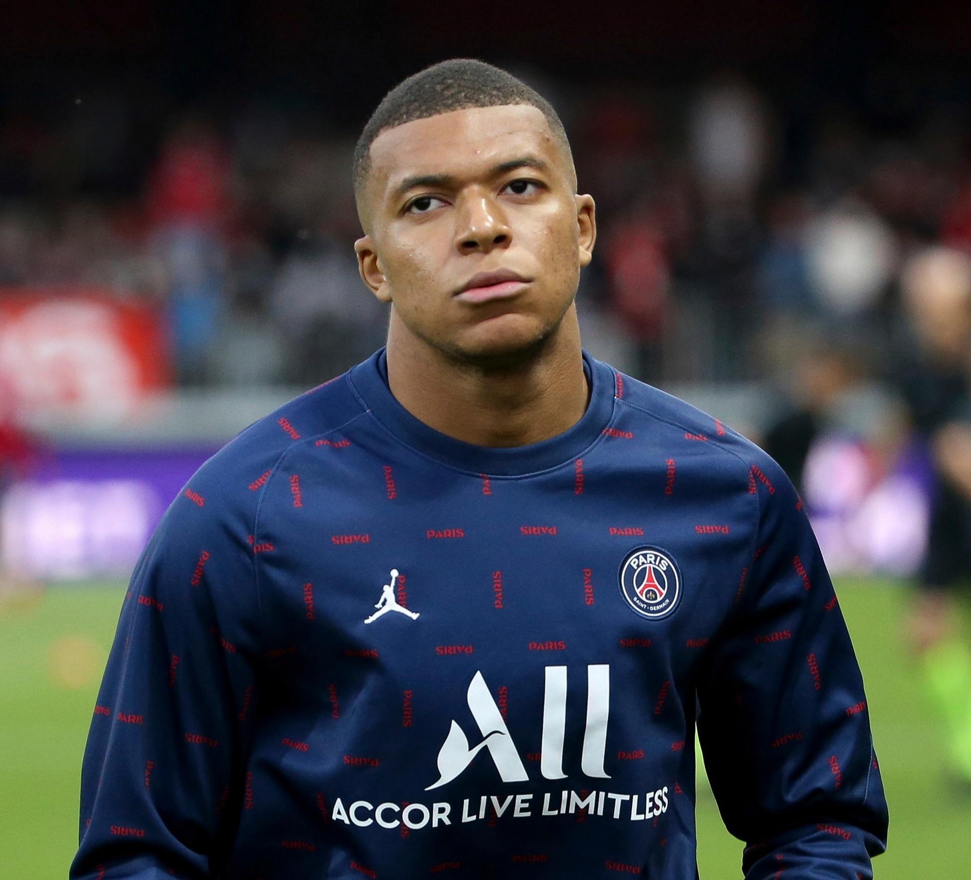 湖人108-125不敌太阳结束7连胜，东契奇38+11+9失误，詹姆斯10分，狄龙33分